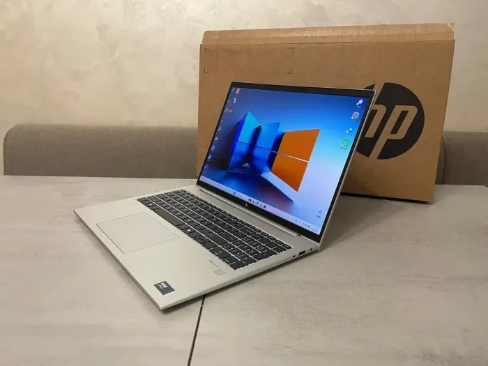 Ультрабук HP EliteBook 860 G11 / 16" (1920x1200) IPS / Intel Core Ultra 7 165U (12 (14) ядер по 1.7 - 4.9 GHz) / 16 GB DDR5 / 512 GB SSD M.2 / Intel Graphics / WebCam / Fingerprint / HDMI б/в - зображення 3