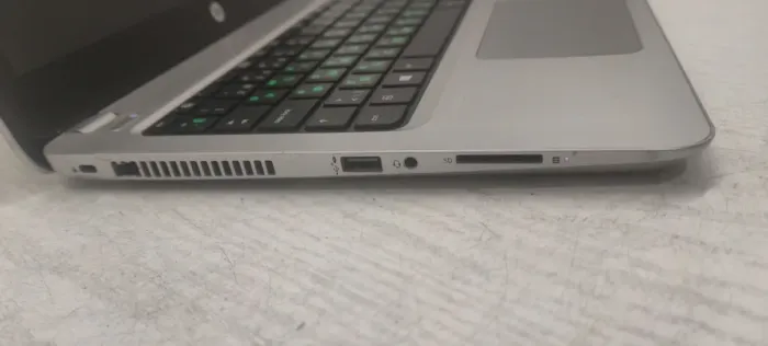 Ультрабук Б-клас HP ProBook 430 G4 / 13.3" (1366x768) TN / Intel Core i5-7200U (2 (4) ядра по 2.5-3.1 GHz) / 8 GB DDR4 / 120 GB SSD / HD Graphics 620 / WebCam / АКБ NEW б/в - зображення 5