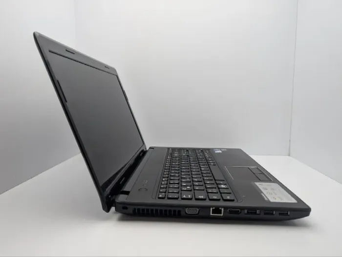 Ноутбук Lenovo G570 / 15.6" (1366x768) TN / Intel Core i3-2350M (2 (4) ядра по 2.3 GHz) / 8 GB DDR3 / 320 GB HDD / Intel HD Graphics 3000 / WebCam / DVD-ROM б/в - зображення 4