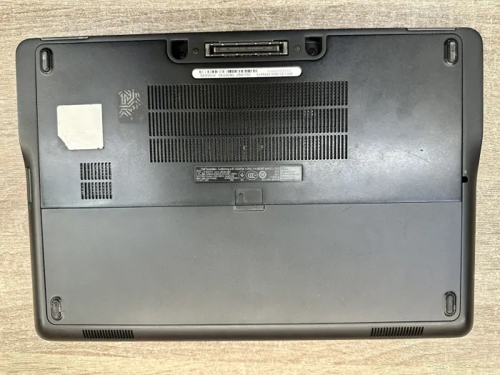 Нетбук Б-клас Dell Latitude E7250 / 12.5" (1366x768) TN / Intel Core i5-5300U (2 (4) ядра по 2.3 - 2.9 GHz) / 8 GB DDR3 / 120 GB SSD / Intel HD Graphics 5500 / WebCam б/в - зображення 7