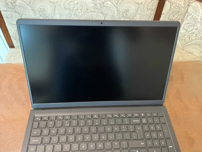 Ультрабук Б-клас Dell Vostro 3520 / 15.6" (1920x1080) IPS / Intel Core i7-1255U (10 (12) ядер по 3.5 - 4.7 GHz) / 16 GB DDR4 / 512 GB SSD / Intel Iris Xe Graphics eligible / WebCam б/в - зображення 5