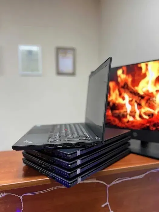 Ноутбук Lenovo ThinkPad T470 / 14" (1920x1080) IPS / Intel Core i7-6600U (2 (4) ядра 2.6 - 3.4 GHz) / 8 GB DDR4 / 256 GB SSD / Intel HD Graphics 520 / WebCam / Fingerprint / HDMI / Две АКБ / Windows 10 б/в - зображення 9