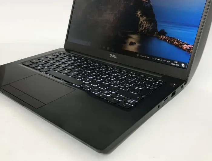 Ультрабук Б-клас Dell Latitude 7300 / 13.3" (1920x1080) IPS / Intel Core i5-8365U (4 (8) ядра по 1.6 - 4.1 GHz) / 8 GB DDR4 / 256 GB SSD / Intel UHD Graphics 620 / WebCam / Win 10 Pro б/в - зображення 8