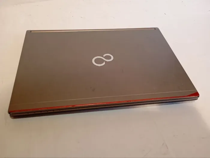 Ноутбук Б-клас Fujitsu LifeBook E744 / 14" (1600x900) TN / Intel Core i5-4310M (2 (4) ядра по 2.7 - 3.4 GHz) / 8 GB DDR3 / 500 GB HDD / Intel HD Graphics 4600 / DVD-RW / WebCam б/в - зображення 6