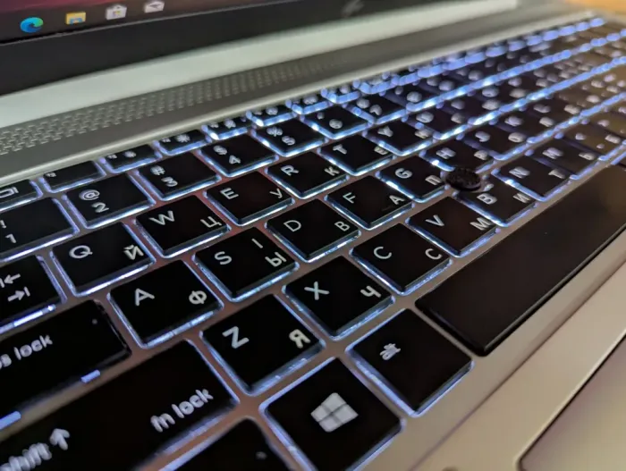 Ультрабук HP EliteBook 850 G5 / 15.6" (1920x1080) IPS / Intel Core i7-8650U (4 (8) ядра по 1.9 - 4.2 GHz) / 16 GB DDR4 / 480 GB SSD / Intel UHD Graphics 620 / WebCam / Fingerprint / Windows 10 б/в - зображення 6