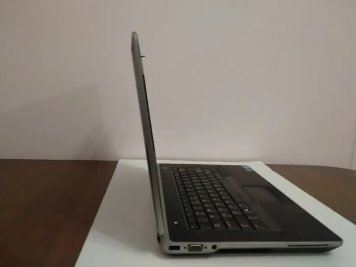Ноутбук Dell Latitude E6430 / 14" (1366x768) TN / Intel Core i5-3210M (2 (4) ядра по 2.5 - 3.1 GHz) / 4 GB DDR3 / 120 GB SSD / Intel HD Graphics 4000 / HDMI б/в - зображення 3