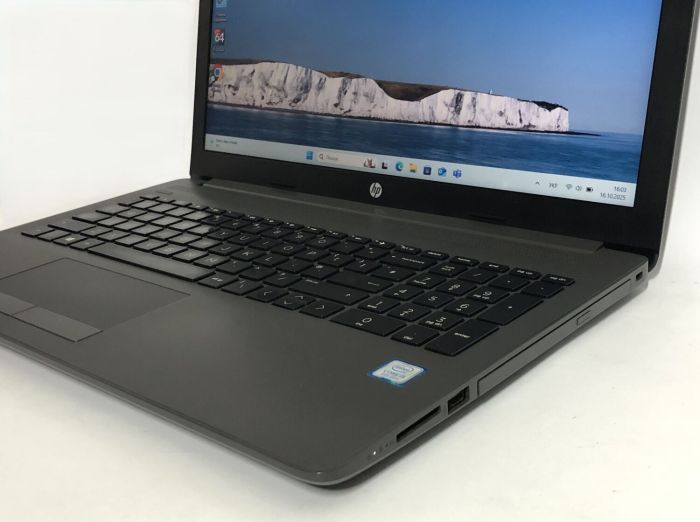 Ноутбук Б-клас HP 250 G7 / 15.6" (1366x768) TN / Intel Core i5-8265U (4 (8) ядра по 1.6 - 3.9 GHz) / 8 GB DDR4 / 256 GB SSD / Intel UHD Graphics 620 / WebCam / Win 11 Pro б/в - зображення 9