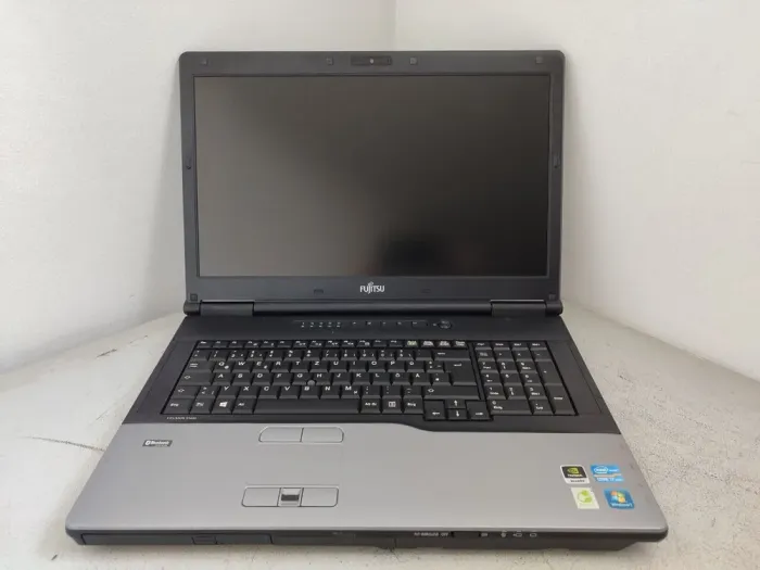 Мобільна робоча станція Fujitsu Celsius H920 / 17.3" (1920x1080) TN / Intel Core i7-3820QM (4 (8) ядра по 2.7 - 3.7 GHz) / 32 GB DDR3 / 240 GB SSD / nVidia Quadro K4000M, 4 GB GDDR5, 256-bit / WebCam б/в - зображення 2