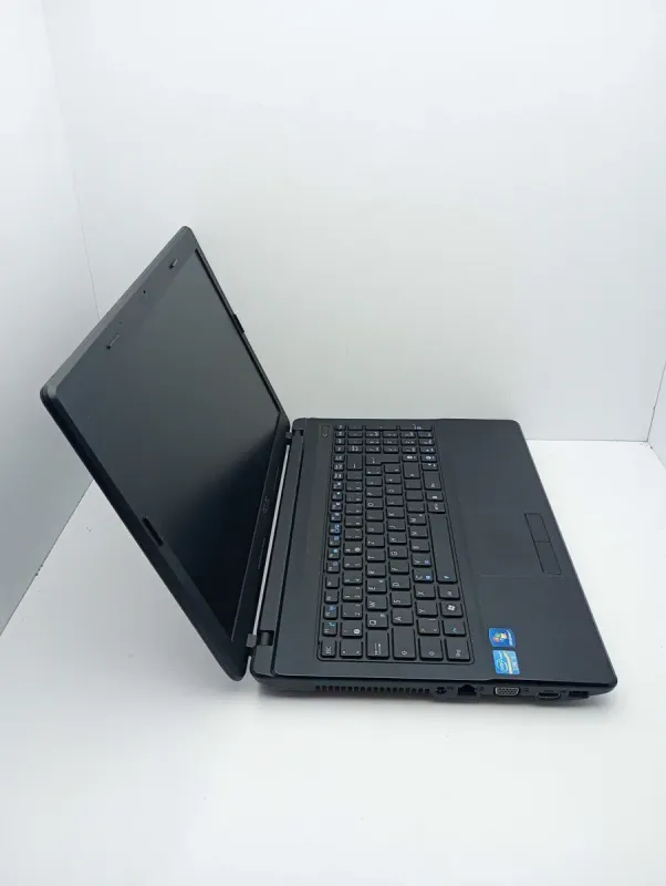 Ноутбук Asus K54 / 15.6" (1366x768) TN / Intel Core i3-2310M (2 (4) ядра по 2.1 GHz) / 6 GB DDR3 / 500 GB HDD / Intel HD Graphics 3000 / WebCam б/в - зображення 3