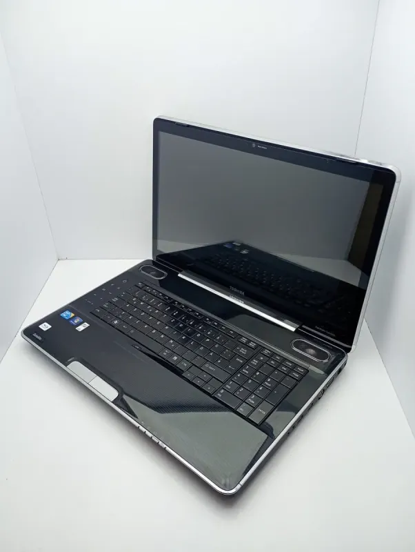 Ноутбук Toshiba Satellite P500 / 18" (1680x945) TN / Intel Core i5-430M (2 (4) ядра по 2.26 - 2.53 GHz) / 8 GB DDR3 / 64 GB SSD + 500 GB HDD / nVidia GeForce GT 330M, 1 GB GDDR3, 128-bit / WebCam / HDMI / АКБ не тримає б/в - зображення 4