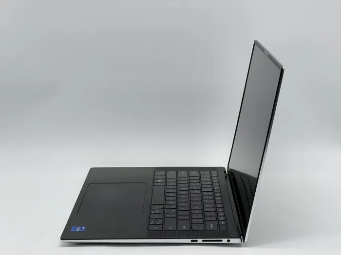 Ігровий ноутбук Б-класу Dell XPS 15 9510 / 15,6" (3456x2160) OLED / Intel Core i7-11800H (8 (16) ядер по 4,6 ГГц) / 16 ГБ DDR4 / 480 ГБ SSD / nVidia GeForce RTX 3050, 4 ГБ GDDR6, 128-біт / Веб-камера б/в - зображення 4