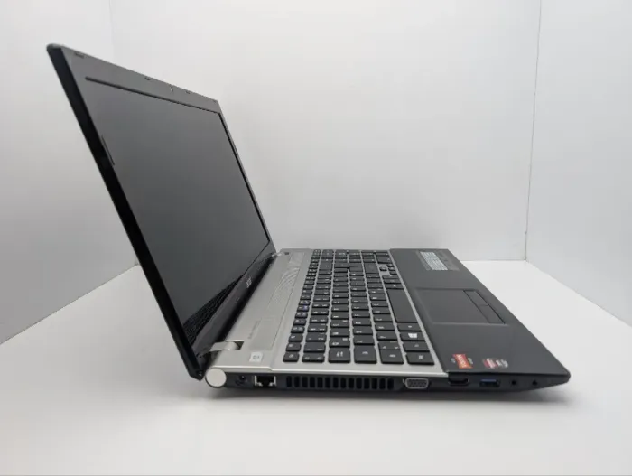 Ноутбук Acer Aspire V3-551G / 15.6" (1366x768) TN / AMD A10-4600M (4 ядра по 2.3 - 3.2 GHz) / 8 GB DDR3 / 1000 GB HDD / AMD Radeon HD 7670M, 2 GB GDDR3, 128-bit / WebCam / DVD-ROM б/в - зображення 4