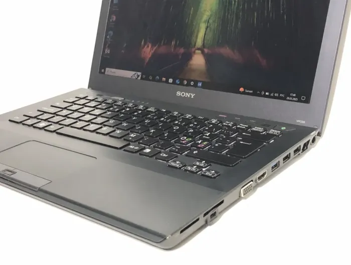 Ноутбук Б-клас Sony Vaio VPC-SB1A9E / 13.3" (1366x768) TN / Intel Core i7-2620M (2 (4) ядра по 2.7 - 3.4 GHz) / 8 GB DDR3 / 128 GB SSD / AMD Radeon HD 6630M, 1 GB GDDR3, 128-bit / WebCam / DVD-ROM / Win 10 Pro б/в - зображення 9