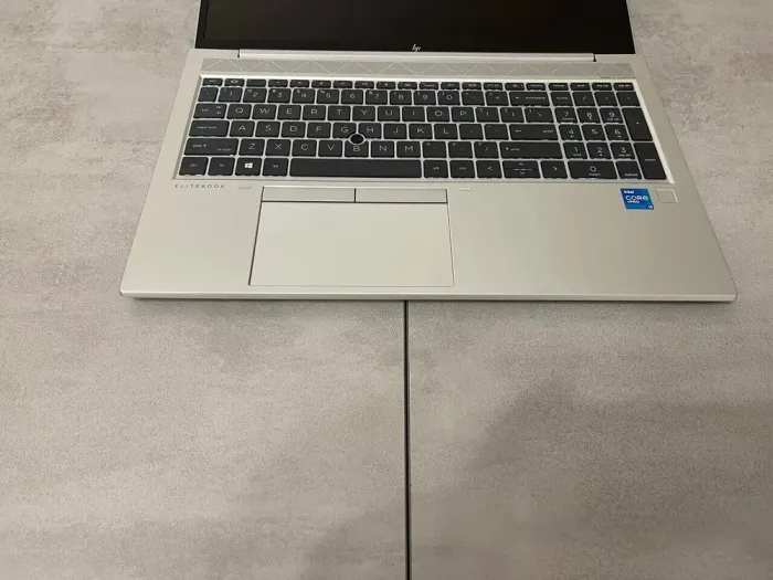 Ультрабук HP EliteBook 850 G8 / 15.6" (1920x1080) IPS Touch / Intel Core i5-1145G7 (4 (8) ядра по 2.6 - 4.4 GHz) / 16 GB DDR4 / 256 GB SSD / Intel Iris Xe Graphics / WebCam / HDMI б/в - зображення 6