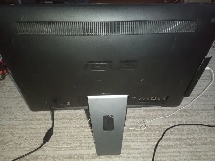 Моноблок Б-клас Asus All-in-One PC ET2210 / 22" (1920x1080) TN / Intel Core i3-2125 (2 (4) ядра по 3.3 GHz) / 4 GB DDR3 / 120 GB SSD / Intel HD Graphics 3000 / WebCam б/в - зображення 3