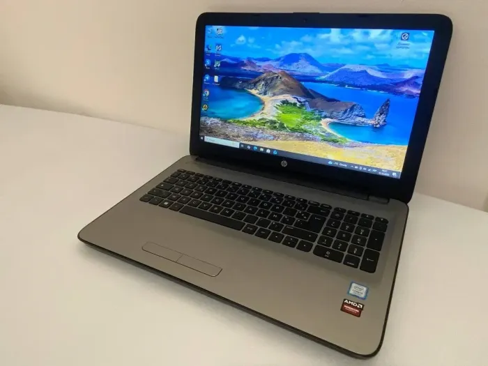 Ноутбук Б-клас HP 15-ay102nf / 15.6" (1366x768) TN / Intel Core i5-7200U (2 (4) ядра по 2.5 - 3.1 GHz) / 8 GB DDR4 / 128 GB SSD / AMD Radeon R5 M330, 2 GB DDR3, 64-bit / WebCam / DVD-RW б/в - зображення 2