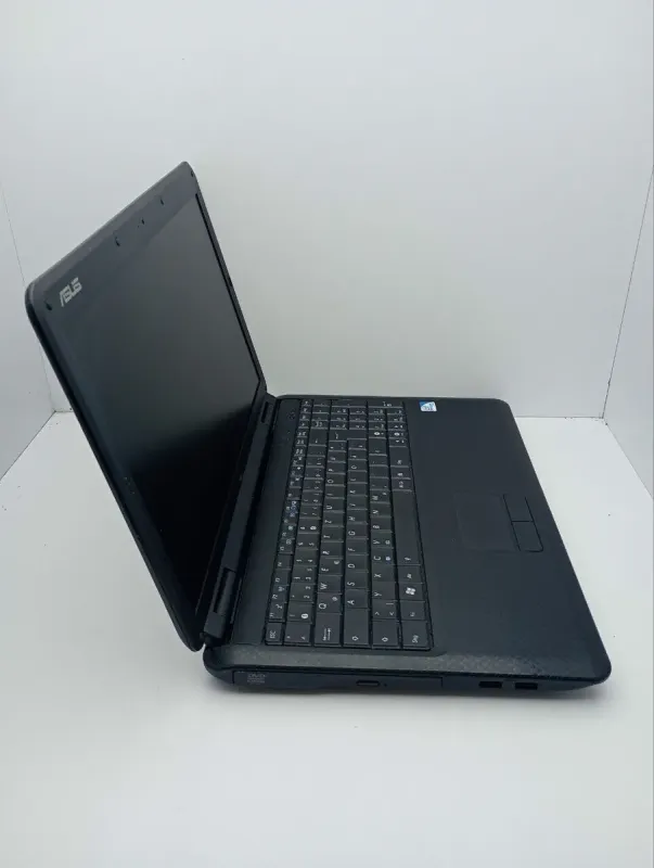 Ноутбук Asus K50 / 15.6" (1366x768) TN / Intel Pentium T4300 (2 ядра по 2.1 GHz) / 4 GB DDR3 / 250 GB HDD / Intel GMA 4500M Graphics / WebCam б/в - зображення 3