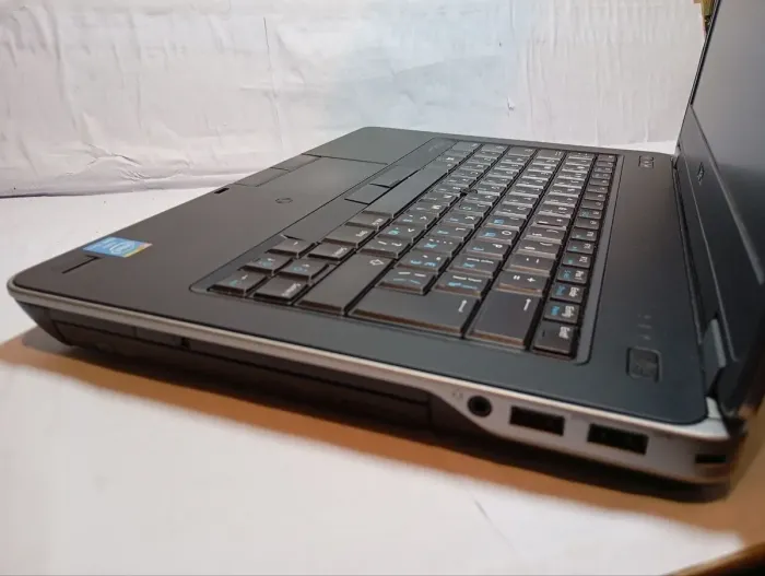 Ноутбук Б-клас Dell Latitude E6440 / 14" (1366x768) TN / Intel Core i5-4300M (2 (4) ядра по 2.6 - 3.3 GHz) / 8 GB DDR3 / 256 GB SSD / HD Graphic 4600 / WebCam / DVD-RW б/в - зображення 6