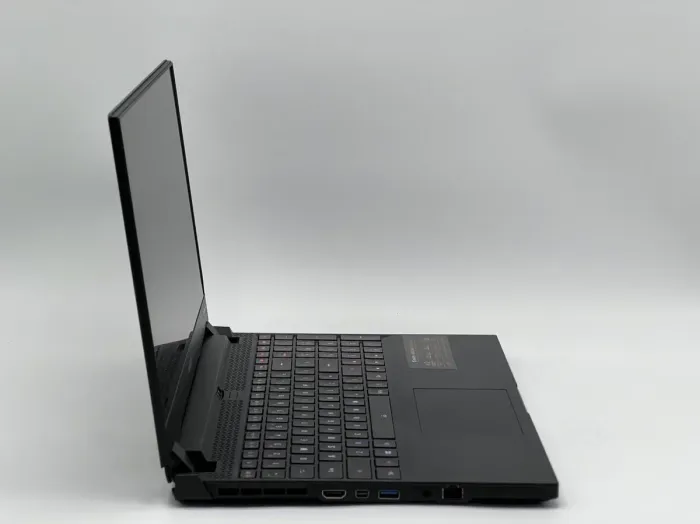 Ігровий ноутбук Б-класу Gigabyte Aorus 15G YC / 15,6" (1920x1080) IPS / Intel Core i7-10870H (8 (16) ядер по 2,2 - 5,0 ГГц) / 32 ГБ DDR4 / 480 ГБ SSD NVMe / nVidia GeForce RTX 3080, 16 ГБ GDDR6, 256-біт / WebCam б/в - зображення 3