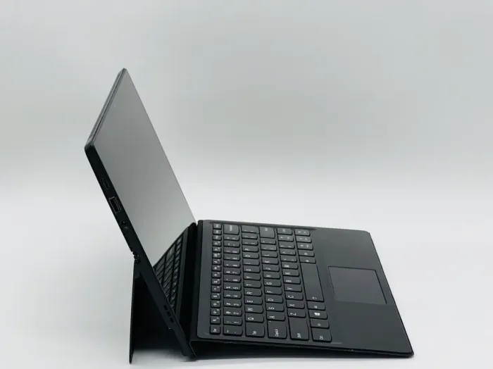 Нетбук Lenovo MIIX 520-12IKB / 12.2" (1920x1080) IPS Touch / Intel Core i5-6200U (2 (4) ядра по 2.3 - 2.8 GHz) / 8 GB DDR4 / 240 GB SSD / Intel HD Graphics 520 / WebCam б/в - зображення 3