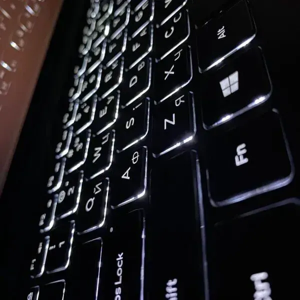 Ігровий ноутбук Dell XPS 15 9560 / 15.6" (3840x2160) IPS Touch / Intel Core i5-7300HQ (4 ядра по 2.5 - 3.5 GHz) / 16 GB DDR4 / 512 GB SSD / nVidia Geforce GTX 1050, 4 GB GDDR5, 128-bit / HDMI б/в - зображення 6