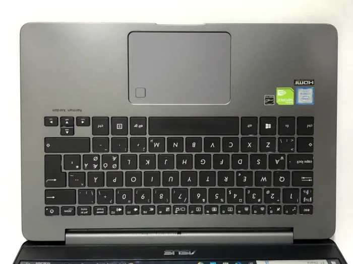 Ультрабук Б-клас Asus Zenbook UX430U / 14" (1920x1080) IPS / Intel Core i5-8250U (4 (8) ядра по 1.6 - 3.4 GHz) / 8 GB DDR4 / 256 GB SSD / nVidia GeForce MX150, 2 GB GDDR5, 64-bit / WebCam / Fingerprint / Win 10 Pro б/в - зображення 8