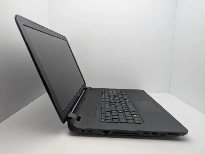 Ноутбук Б-клас HP 17-155nb / 17.3" (1600x900) TN / AMD A6-6310 (4 ядра по 2.4 GHz) / 8 GB DDR3 / 1000 GB HDD / AMD Radeon R4 Graphics / WebCam / DVD-ROM б/в - зображення 4