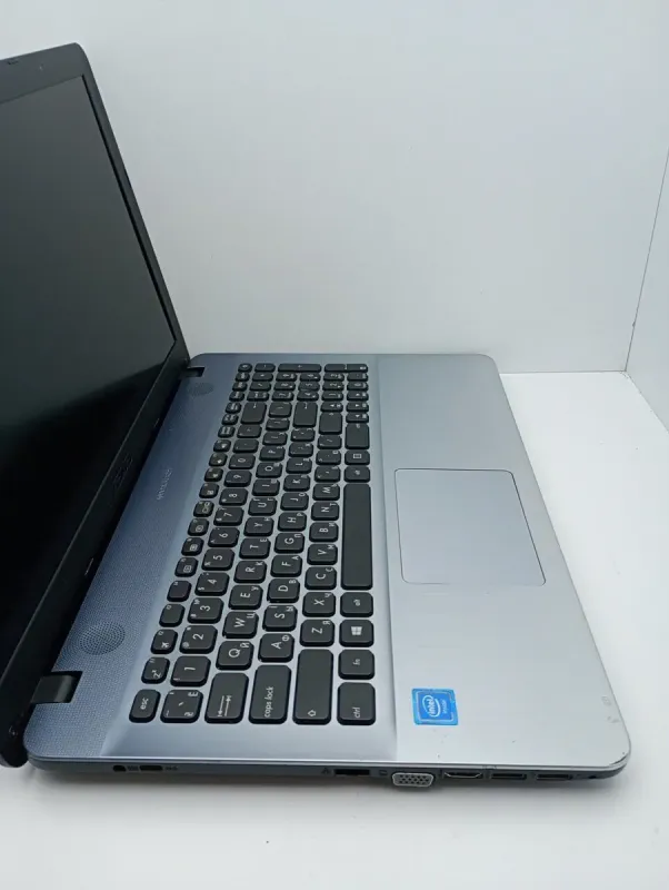 Ноутбук Asus X541 / 15.6" (1366x768) TN / Intel Pentium N4200 (4 ядра по 1.1 - 2.5 GHz) / 4 GB DDR3 / 120 GB SSD / Intel HD Graphics / WebCam б/в - зображення 3