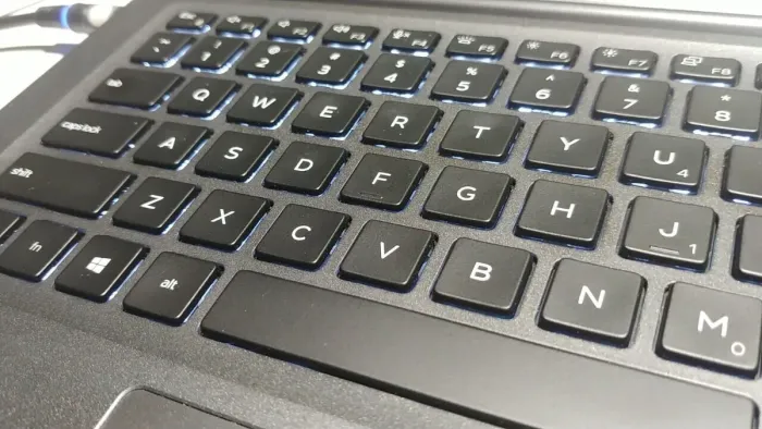 Ультрабук Б-клас Dell Latitude 7400 / 14" (1366x768) TN / Intel Core i5-8265U (4 (8) ядра по 1.6 - 3.9 GHz) / 8 GB DDR4 / 256 GB SSD M.2 / Intel UHD Graphics 620 / WebCam / USB 3.1 / HDMI / NEW АКБ / Windows 10 б/в - зображення 4