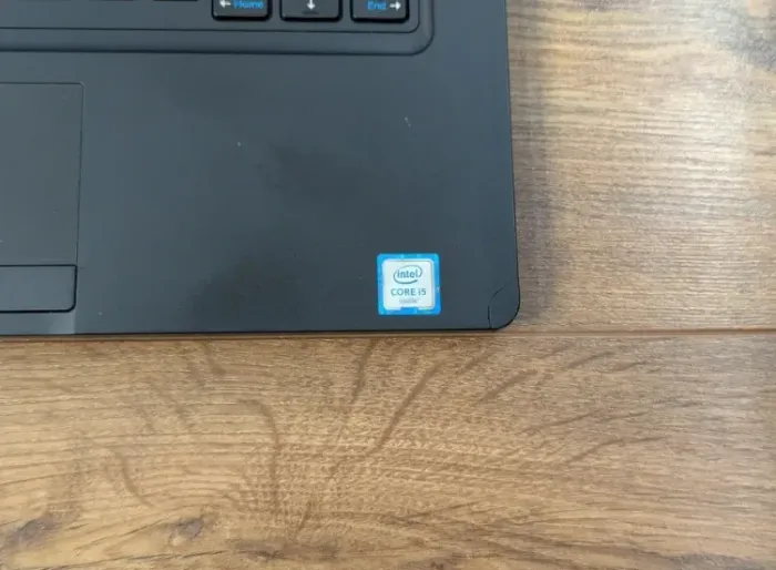 Ультрабук Б-клас Dell Latitude 5490 / 14" (1920x1080) IPS Touch / Intel Core i5-6300U (2 (4) ядра по 2.4 - 3.0 GHz) / 8 GB DDR4 / 256 GB SSD / Intel HD Graphics 520 / WebCam б/в - зображення 4