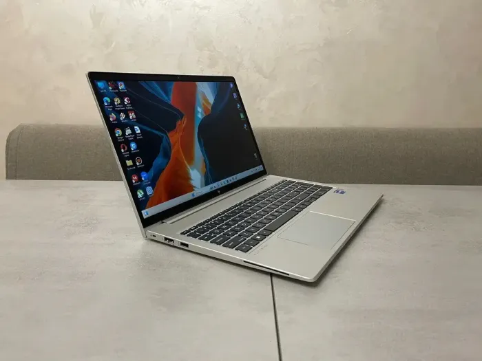 Ультрабук HP EliteBook 650 G10 / 15.6" (1920x1080) IPS / Intel Core i7-1365U (10 (12) ядер 1.8 - 5.2 GHz) / 16 GB DDR4 / 512 GB SSD M.2 / Intel Iris Xe Graphics / WebCam / Fingerprint / HDMI б/в - зображення 6