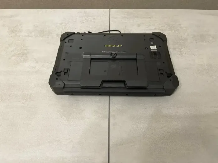 Захищений планшет Dell Latitude 7212 Rugged Extreme / 11,6'' (1920x1080) IPS / Intel Core i5-8350U (4 (8) ядра по 1,7 - 3,6 ГГц) / 16 ГБ DDR3 / 256 ГБ SSD / Intel UHD Graphics 620 / WebCam / 4G LTE / Дві АКБ б/в - зображення 9