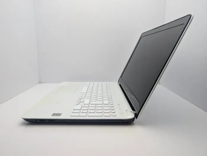 Ноутбук Sony Vaio SVF152C29M / 15.6" (1366x768) TN / Intel Pentium 2117U (2 ядра по 1.8 GHz) / 6 GB DDR3 / 128 GB SSD / Intel HD Graphics 2500 / WebCam б/в - зображення 6