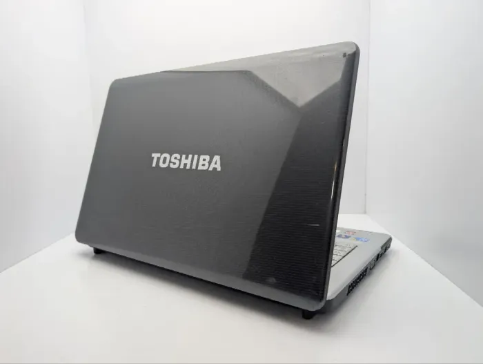 Ноутбук Toshiba Satellite L550 / 17.3" (1600x900) TN / Intel Core i3-330M (2 (4) ядра по 2.13 GHz) / 6 GB DDR3 / 320 GB HDD / AMD Radeon HD 4650, 1 GB GDDR3, 128-bit / WebCam / DVD-ROM б/в - зображення 8