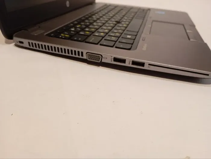 Ультрабук Б-клас HP EliteBook 840 G1 / 14" (1366x768) TN / Intel Core i5-4210U (2 (4) ядра по 1.7 - 2.7 GHz) / 8 GB DDR3 / 120 GB SSD / Intel HD Graphics 4400 / WebCam / Без АКБ б/в - зображення 4