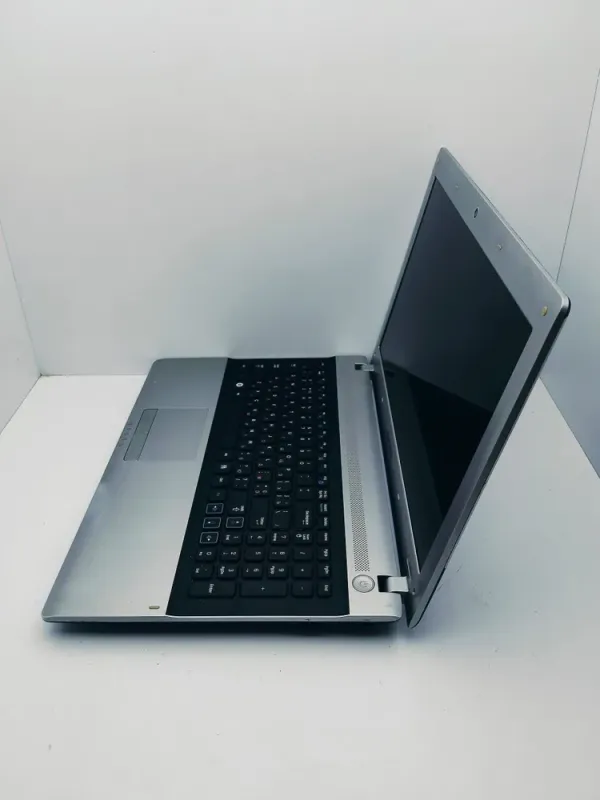 Ноутбук Samsung RV513 / 15.6" (1366x768) TN / AMD E-450 (2 ядра по 1.65 GHz) / 6 GB DDR3 / 320 GB HDD / AMD Radeon HD 6320 / WebCam б/в - зображення 6