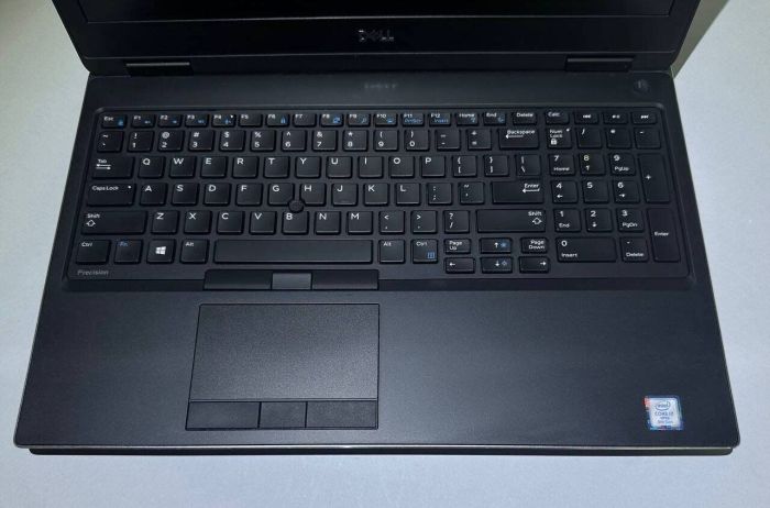 Мобільна робоча станція Dell Precision 7530 / 15.6" (1920x1080) TN / Intel Core i7-8850H (6 (12) ядер по 2.6 - 4.3 GHz) / 16 GB DDR4 / 256 GB SSD + 256 GB SSD / AMD Radeon Pro WX 4150, 4 GB GDDR5, 128-bit / WebCam / Win 11 Pro б/в - зображення 5