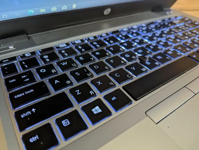 Ультрабук HP EliteBook 840 G4 / 14" (1920x1080) IPS / Intel Core i5-7300U (2 (4) ядра по 2.6 - 3.5 GHz) / 8 GB DDR4 / 240 GB SSD / Intel HD Graphics 620 / WebCam / TouchID / Windows 10 б/в - зображення 6