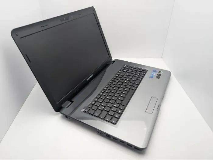 Ноутбук Medion Akoya P7624 / 17.3" (1600x900) TN / Intel Core i5-2450M (2 (4) ядра по 2.5 - 3.1 GHz) / 6 GB DDR3 / 320 GB HDD / nVidia GeForce GT 630M, 1 GB GDDR3, 128-bit / WebCam / АКБ не тримає б/в - зображення 6