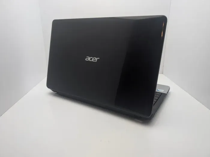 Ноутбук Acer Aspire E1-531 / 15.6" (1366x768) TN / Intel Pentium B950 (2 ядра по 2.2 GHz) / 6 GB DDR3 / 500 GB HDD / Intel HD Graphics 2000 / WebCam б/в - зображення 8