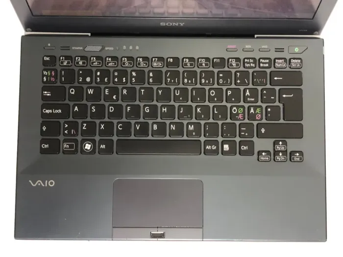 Ноутбук Б-клас Sony Vaio VPC-SB1A9E / 13.3" (1366x768) TN / Intel Core i7-2620M (2 (4) ядра по 2.7 - 3.4 GHz) / 8 GB DDR3 / 128 GB SSD / AMD Radeon HD 6630M, 1 GB GDDR3, 128-bit / WebCam / DVD-ROM / Win 10 Pro б/в - зображення 8