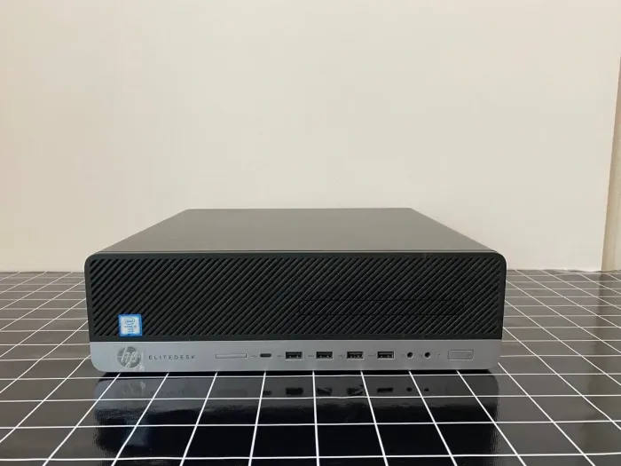 Комплект ПК: HP EliteDesk 800 G3 SFF / Intel Core i5-6500 (4 ядра по 3.2 - 3.6 GHz) / 8 GB DDR4 / 500 GB HDD / Intel HD Graphics 530 + Монітор Samsung SyncMaster 2033SN / 20" (1600x900) TN+film / VGA б/в - зображення 2