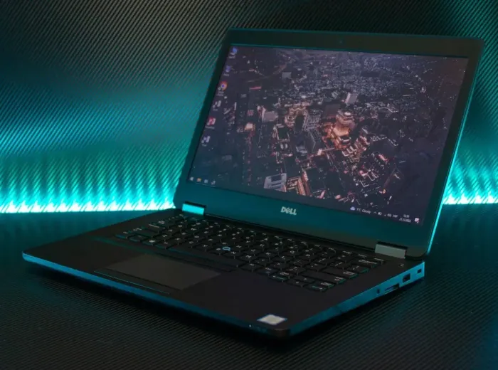 Ноутбук Б-клас Dell Latitude 3570 / 15.6" TN / Core i5-6200U (2(4) ядра по 2.3-2.8GHz) / 4GB DDR3 / 500GB HDD /HD Graphics 520 / WebCam / HDMI б/в - зображення 4