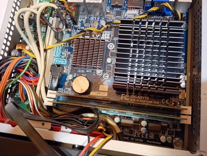 ПК Patriot Optim Mini RIM2000 USFF / Intel Celeron 1037U (2 ядра по 1.8 GHz) / 8 GB DDR3 / 60 GB SSD / Intel HD Graphics б/в - зображення 7