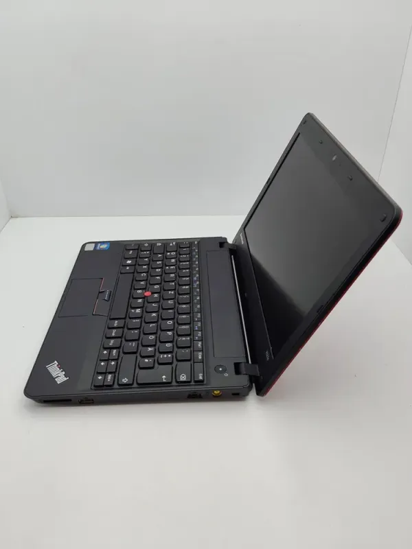Нетбук Lenovo ThinkPad X121e / 12.1" (1366x768) TN / AMD E-450 (2 ядра по 1.65 GHz) / 6 GB DDR3 / 320 GB HDD / AMD Radeon HD 6320 Graphics / WebCam / АКБ не тримає б/в - зображення 6