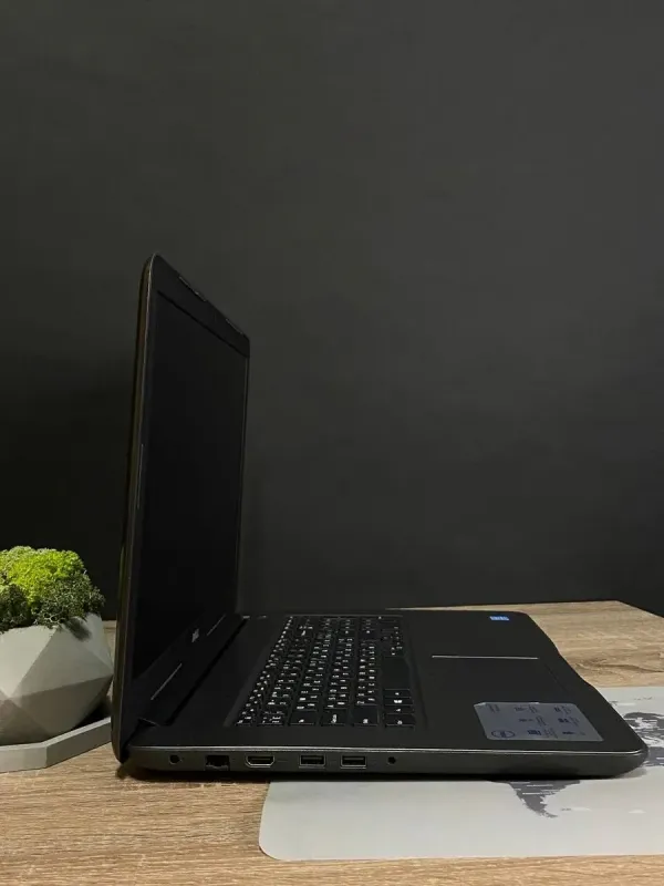 Ноутбук Dell P32E / 17.3" (1600x900) TN / Intel Pentium 4415U (2 (4) ядра по 2.3 GHz) / 4 GB DDR3 / 240 GB SSD / Intel HD Graphics 610 / WebCam / Win 10 / АКБ не тримає б/в - зображення 3