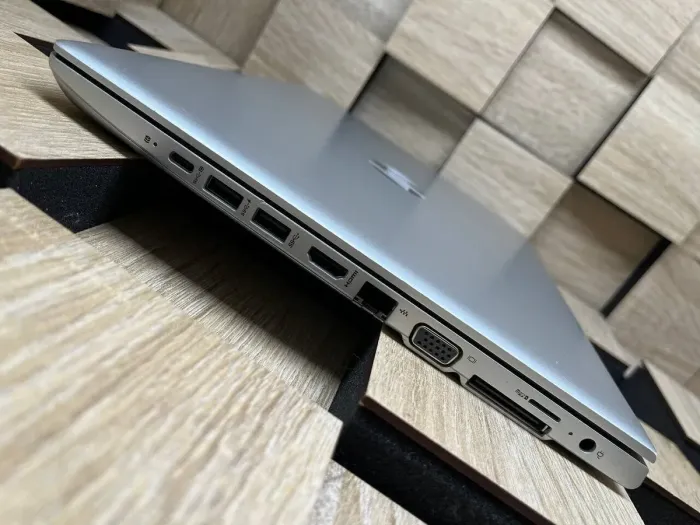 Ноутбук Б-клас HP Probook 640 G4 / 14" (1366x768) TN / Intel Core i5-7300U (2 (4) ядра по 2.6 - 3.5 GHz) / 8 GB DDR4 / 256 GB SSD / Intel HD Graphics 620 / WebCam / Fingerprint / HDMI б/в - зображення 6