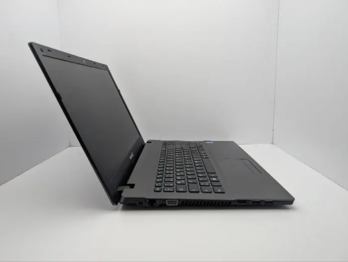 Ноутбук Terra Mobile 1528 / 15.6" (1366x768) TN / Intel Core i3-4000M (2 (4) ядра по 2.4 GHz) / 8 GB DDR3 / 120 GB SSD / Intel HD Graphics 4600 / WevCam / DVD-ROM / АКБ не тримає б/в - зображення 4