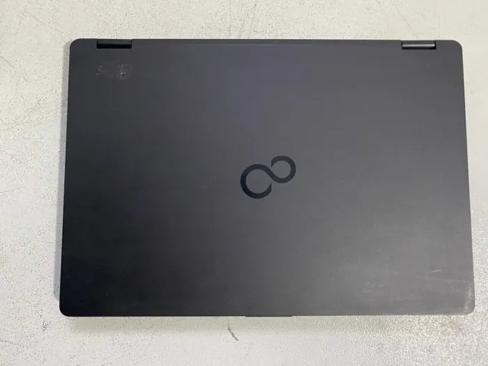 Нетбук Fujitsu LifeBook U728 / 12.5" (1920x1080) IPS / Intel Core i5-7200U (2 (4) ядра 2.5 - 3.1 GHz) / 8 GB DDR4 / 256 GB SSD / Intel UHD Graphics 620 / WebCam б/в - зображення 3