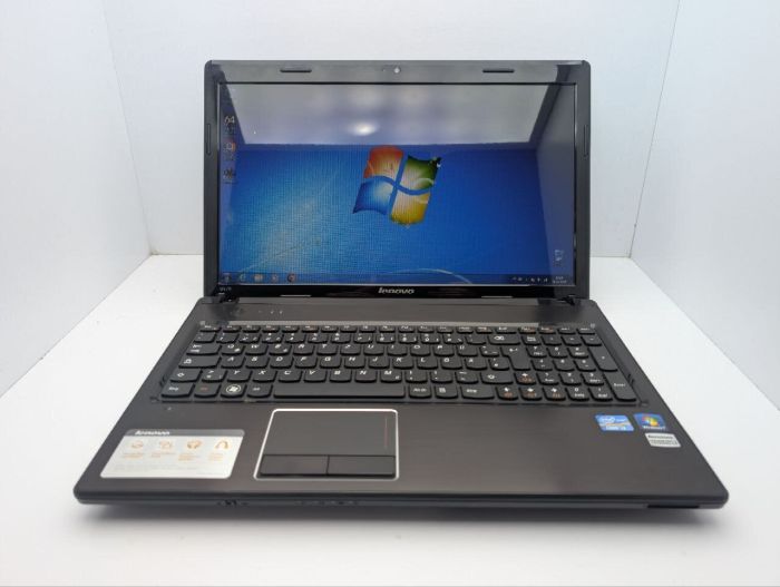Ноутбук Lenovo G570 / 15.6" (1366x768) TN / Intel Core i3-2310M (2 (4) ядра по 2.1 GHz) / 8 GB DDR3 / 640 GB HDD / Intel HD Graphics 3000 / WebCam / DVD-ROM б/в - зображення 2